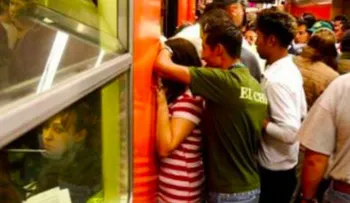 Polémica en México: convocan por Facebook a un "toqueteo consensuado" en el metro