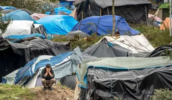 Las autoridades francesas inician el desmantelamiento de "La Jungla" de Calais