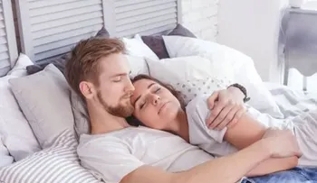 El aroma de la pareja puede mejorar el sueño, según nuevo estudio