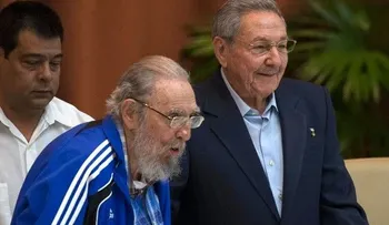 Fidel Castro exhorta a comunistas a seguir su legado