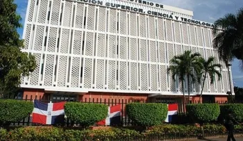 MESCyT firma convenio con escuela de inglés para elevar nivel de becados
