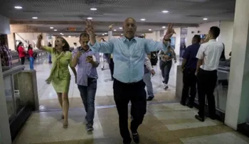 Se producen fuertes enfrentamientos a la llegada de Guidó al aeropuerto de Maiquetía 