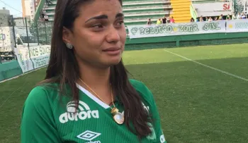 Prometida de jugador del Chapecoense: "Cuando oí la noticia, mi corazón se detuvo y mi mundo se estrelló"