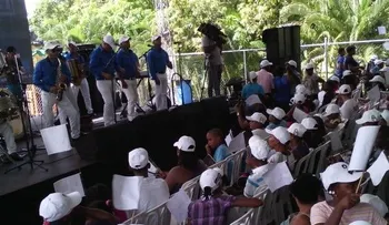 Manoguayano de fiesta con exaltación de Pedro Martínez
