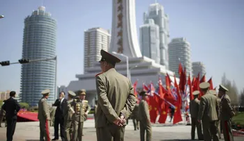 Las impactantes fotos de la inauguración de un complejo residencial en el régimen de Kim Jong-un