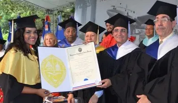 La UASD inviste 819 nuevos profesionales