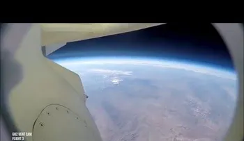 Impresionante aterrizaje del cohete reutilizable New Shepard visto por la cámara instalada a bordo