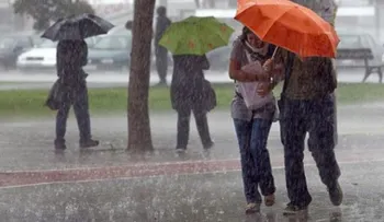 Onda tropical y vaguada, seguirán provocando aguaceros; se mantienen altas temperaturas
