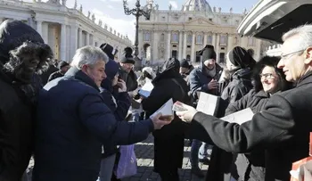 Papa ofrece almuerzos a desamparados en Día de Reyes 