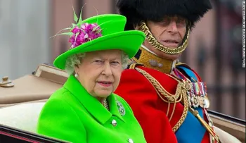 La reina Isabel II retrasa su viaje navideño por una "fuerte gripe"