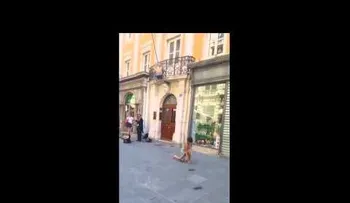 El baile de su hija junto a un violinista que se viraliza (VIDEO)