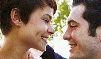 Estudio: Antes de encontrar al 'príncipe azul' una mujer tiene que besar a 15 'ranas'  