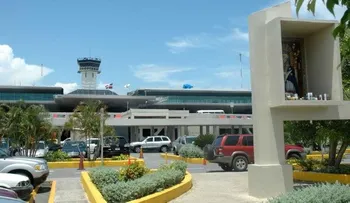 Ejecutivos de aerolíneas acusan a Migración por retrasos en los vuelos
