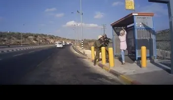 Soldados israelíes disparan a una mujer palestina que intentó apuñalarlos