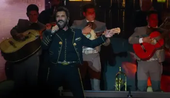 Alejandro Fernández ofrece concierto frente al mar en Bávaro con unas cinco mil personas