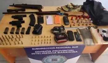 Policía apresa a ocho personas y ocupa armas en operativos en zona costera de Barahona