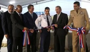 Danilo Medina inaugura el cuartel del policía turística en Sosúa