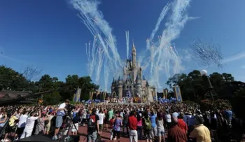 Suspenden sin sueldo 43 mil empleados de Disney World en Orlando. Los estragos del coronavirus