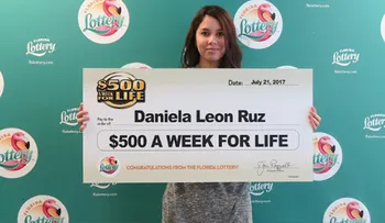 Una adolescente de Florida gana 26.000 al año de por vida con una lotería de un dólar