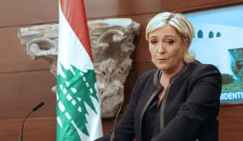 Dos empleados de Marine Le Pen están bajo custodia por supuestos pagos por trabajos falsos