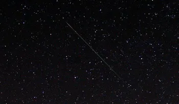 La lluvia de meteoros Dracónidas ilumina el firmamento
