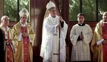 Papa Francisco defiende a obispo acusado de encubrimiento