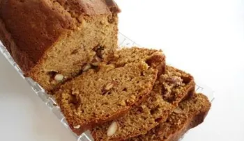 Exquisito pan de calabaza, almendra y dátil