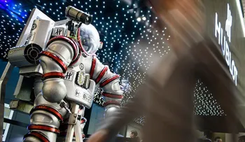 Un inventor presume su traje de buceo al estilo â??Iron Manâ??