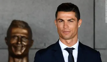 Los memes del extraño busto de Cristiano Ronaldo