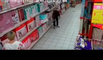 Una mujer sufre una "posesión diabólica" en un centro comercial