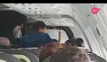 Una modelo chilena sufre un ataque de pánico y arma un escándalo en pleno vuelo