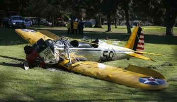 Actor Harrison Ford estable tras aterrizar avioneta de manera forzosa