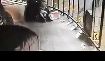 Un camión se queda sin frenos dentro de un túnel