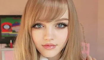Video: Barbie Humana cambiandose de ropa causa furor