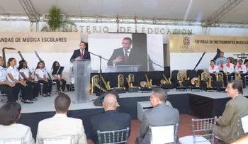 Educación entrega 1,014 instrumentos para bandas de música de centros educativos