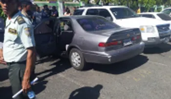 Un padre olvida su bebé en un carro y muere 