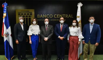 Gobernador Valdez Albizu inaugura Foro de Innovación del Banco Central