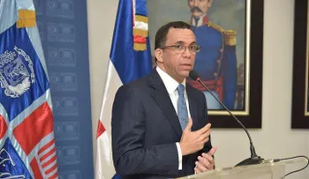 Ministro Andrés Navarro pone en funcionamiento código de ética para fortalecimiento institucional