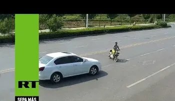 Brutal atropello a una mujer en motocicleta en una autopista