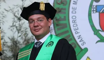 UCE estrena nuevo Rector y gradúa 422 nuevos profesionales