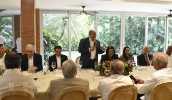 Rafael Santos Badía impulsa transformación de la educación