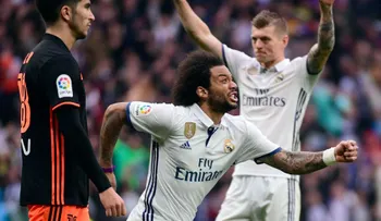 Marcelo salva al Real Madrid y continúa la lucha por el título del fútbol español