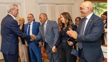 Abinader reafirma compromiso con diáspora dominicana en Costa Rica