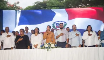 Alcaldesa Betty Gerónimo encabeza primera graduación municipal de Santo Domingo Norte con 800 bachilleres
