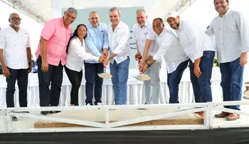 En visita a Nagua, Presidente Abinader anuncia ayuda sector agropecuario, construcción carretera Los Memisos e intervención de ríos