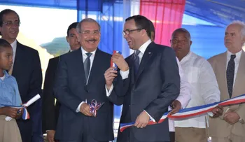 Presidente Medina entrega junto al ministro Andrés Navarro tres centros educativos y una estancia infantil en Barahona