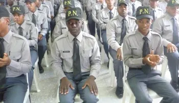 Presidente asciende a más de 4,500 agentes de la Policía