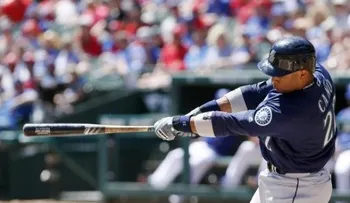 Robinson Canó pega dos jonrones e iguala récord en Seattle