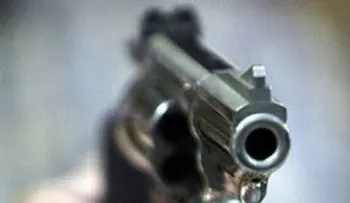 Hombre hiere de bala a mujer que discutía con su esposa en Barahona