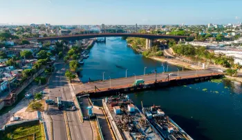 Obras Públicas cerrará este domingo el Puente Flotante por una hora